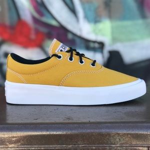 Wmns Converse Skid Grip CVO Ox Gold Dart Sneakers